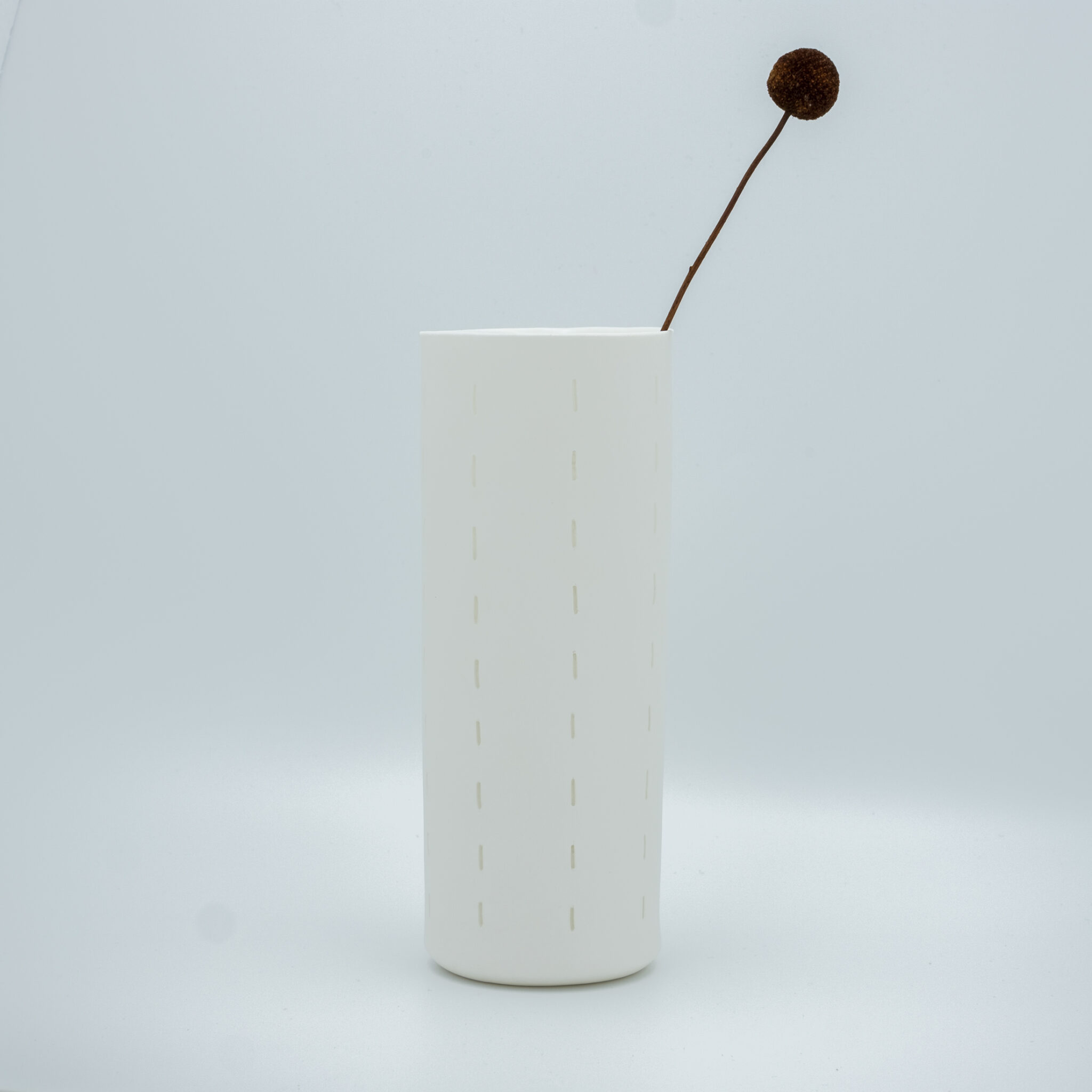 handmade porcelain vase non-transparency